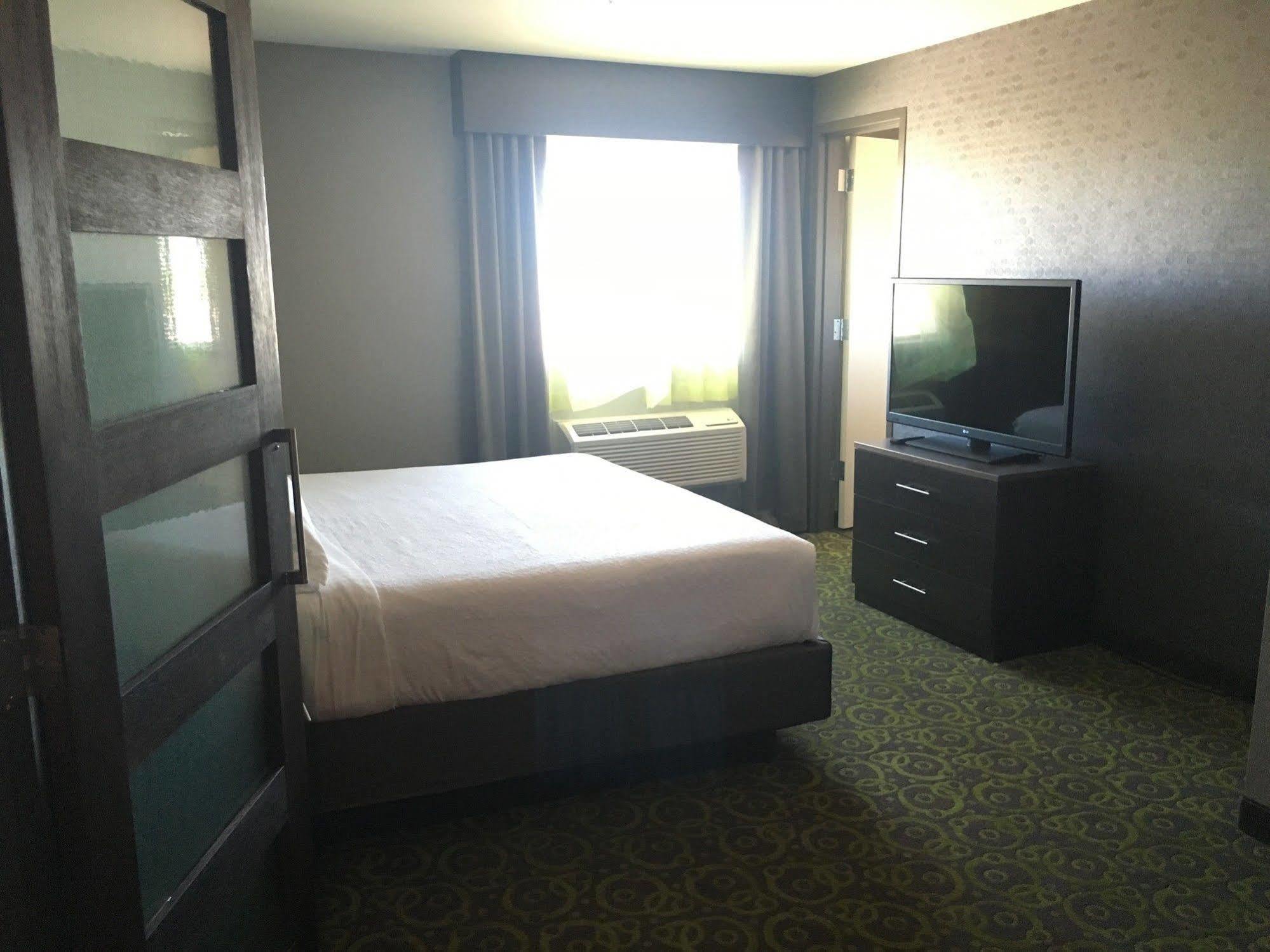 Holiday Inn Express Winnipeg Airport - Polo Park By Ihg Esterno foto