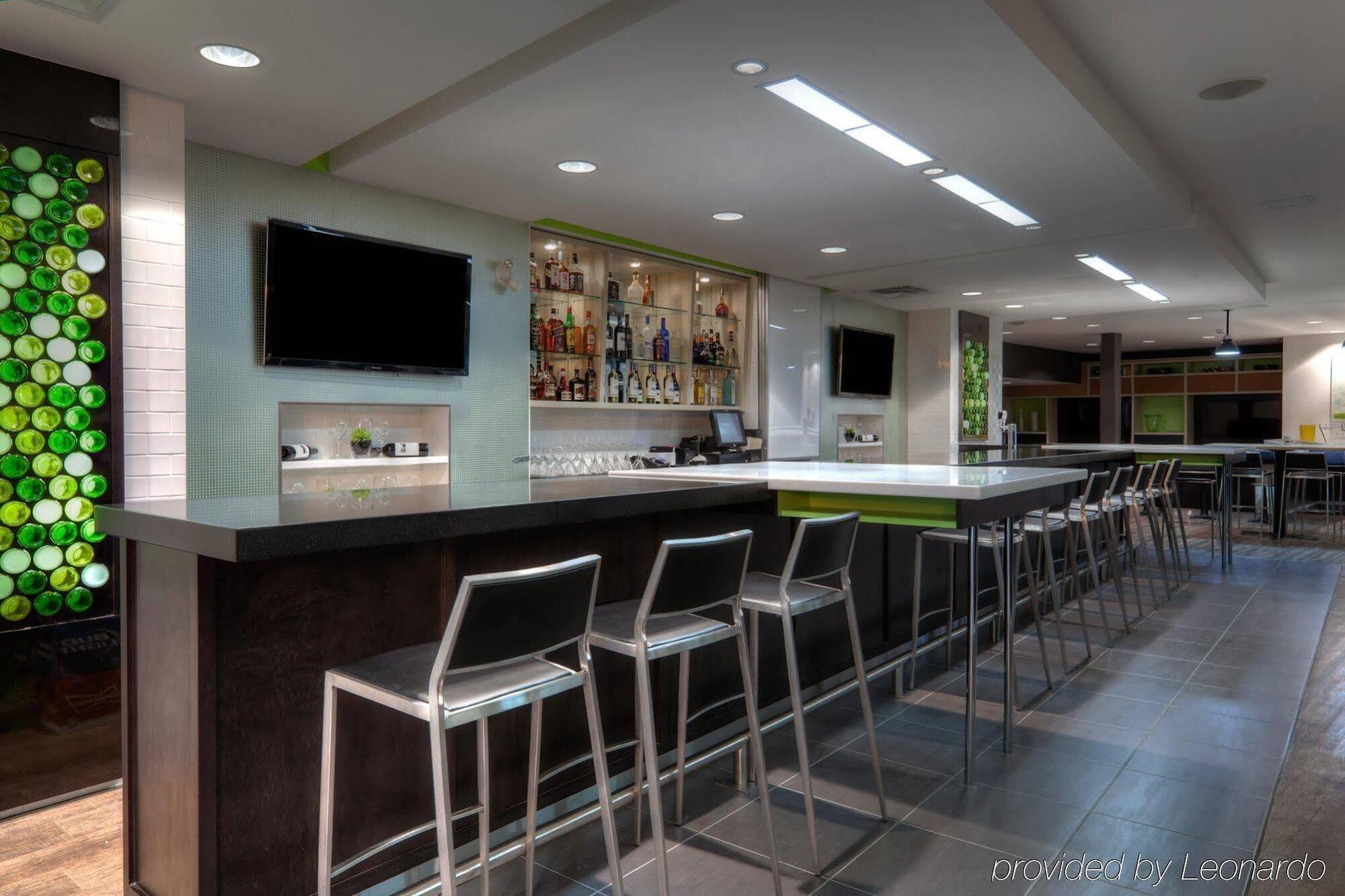 Holiday Inn Express Winnipeg Airport - Polo Park By Ihg Esterno foto